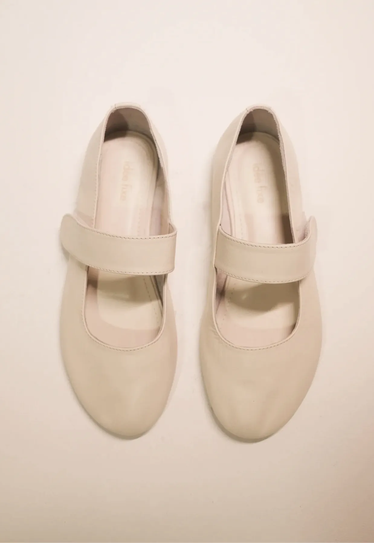 Mary Jane velcro off white