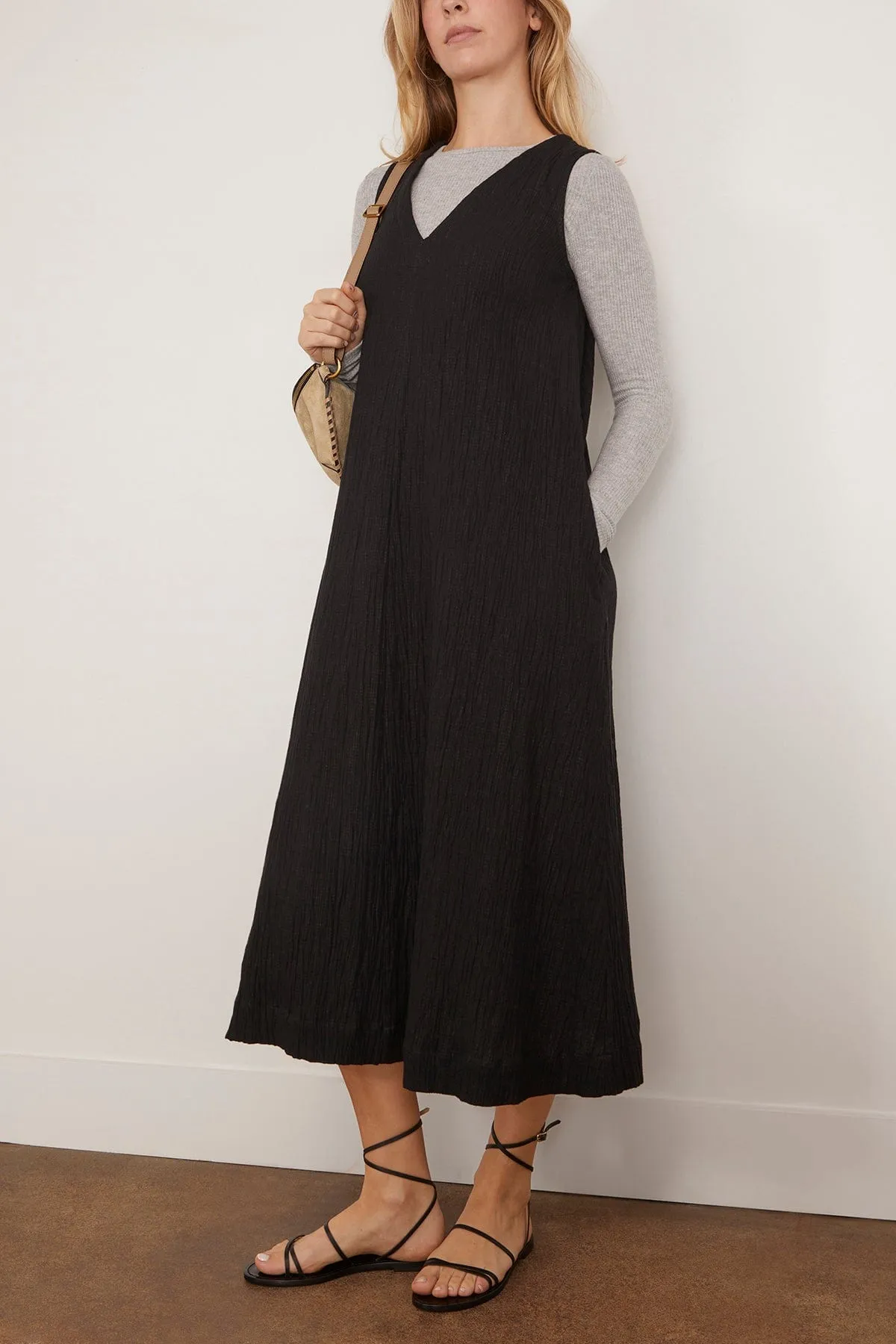 V-Neck Crinkle Cotton Easy Dress in Black