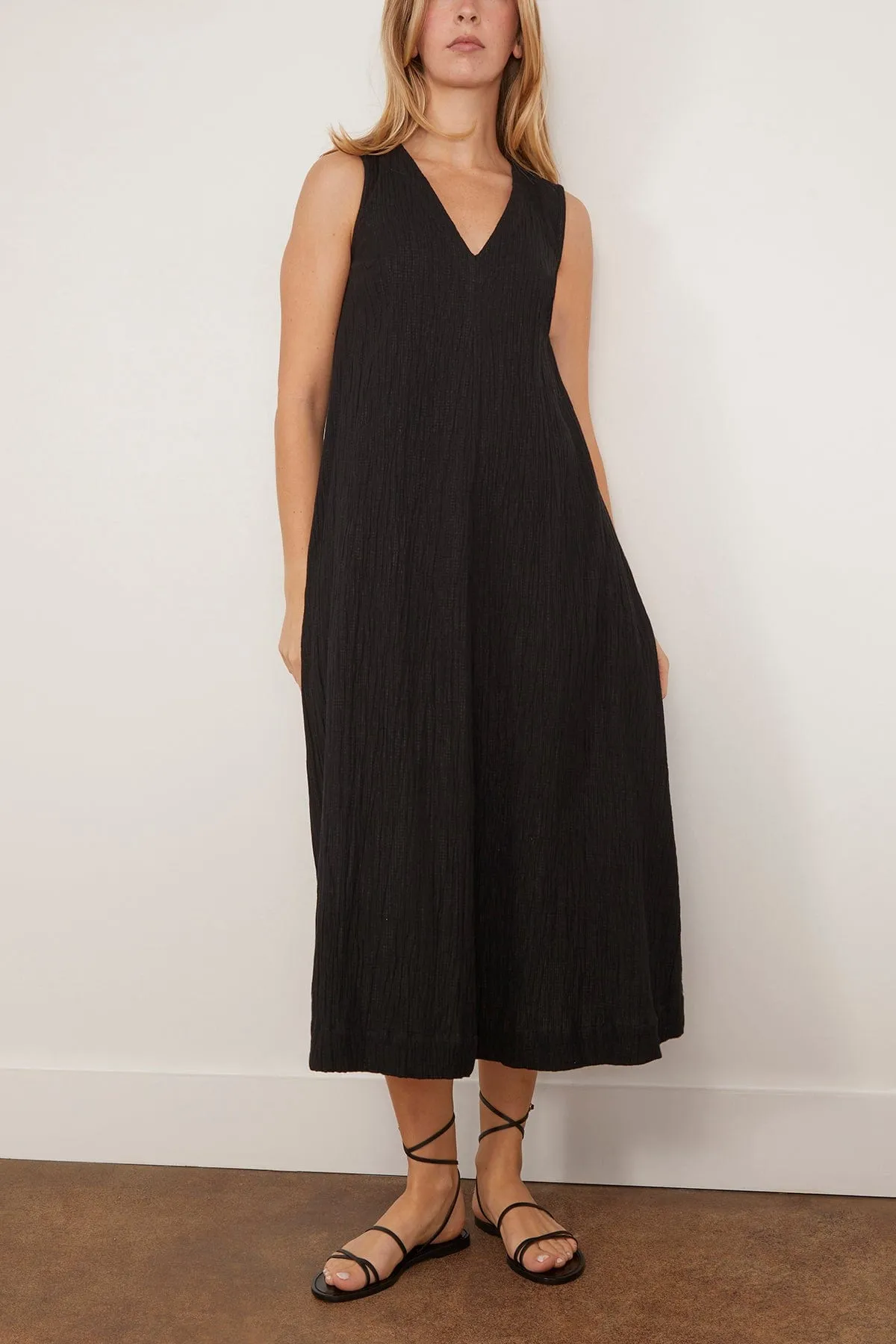 V-Neck Crinkle Cotton Easy Dress in Black